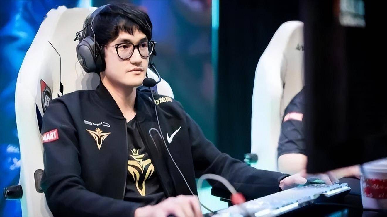 ayx爱游戏电竞-快船教练压力巨大！，Karsa遭遇十二持续失利热度持续攀升(快船七连败里弗斯)