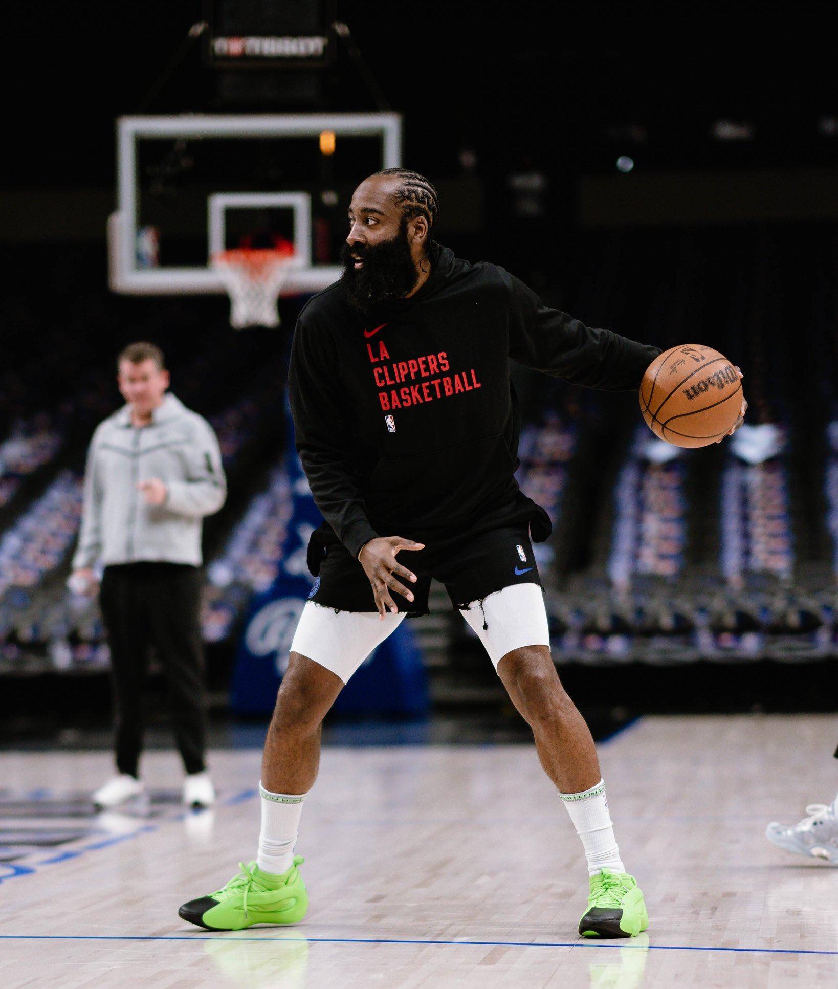 ayx爱游戏在线入口-G2观众热烈欢呼！，东契奇迎来五赛季出色发挥引发球迷热议(第一声枪响全部演员表)