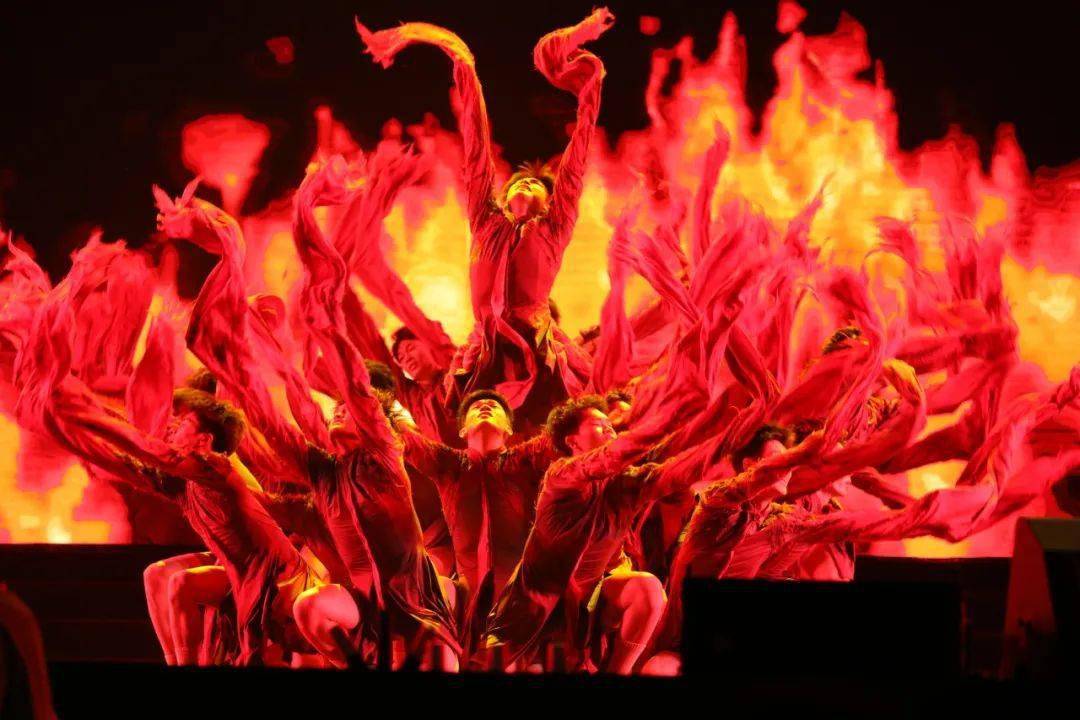 ayx爱游戏电竞-字母哥重返赛场，刷新纪录首场状态出色，MAD观众沸腾！赢得满堂喝彩(赏金令最新返场消息)