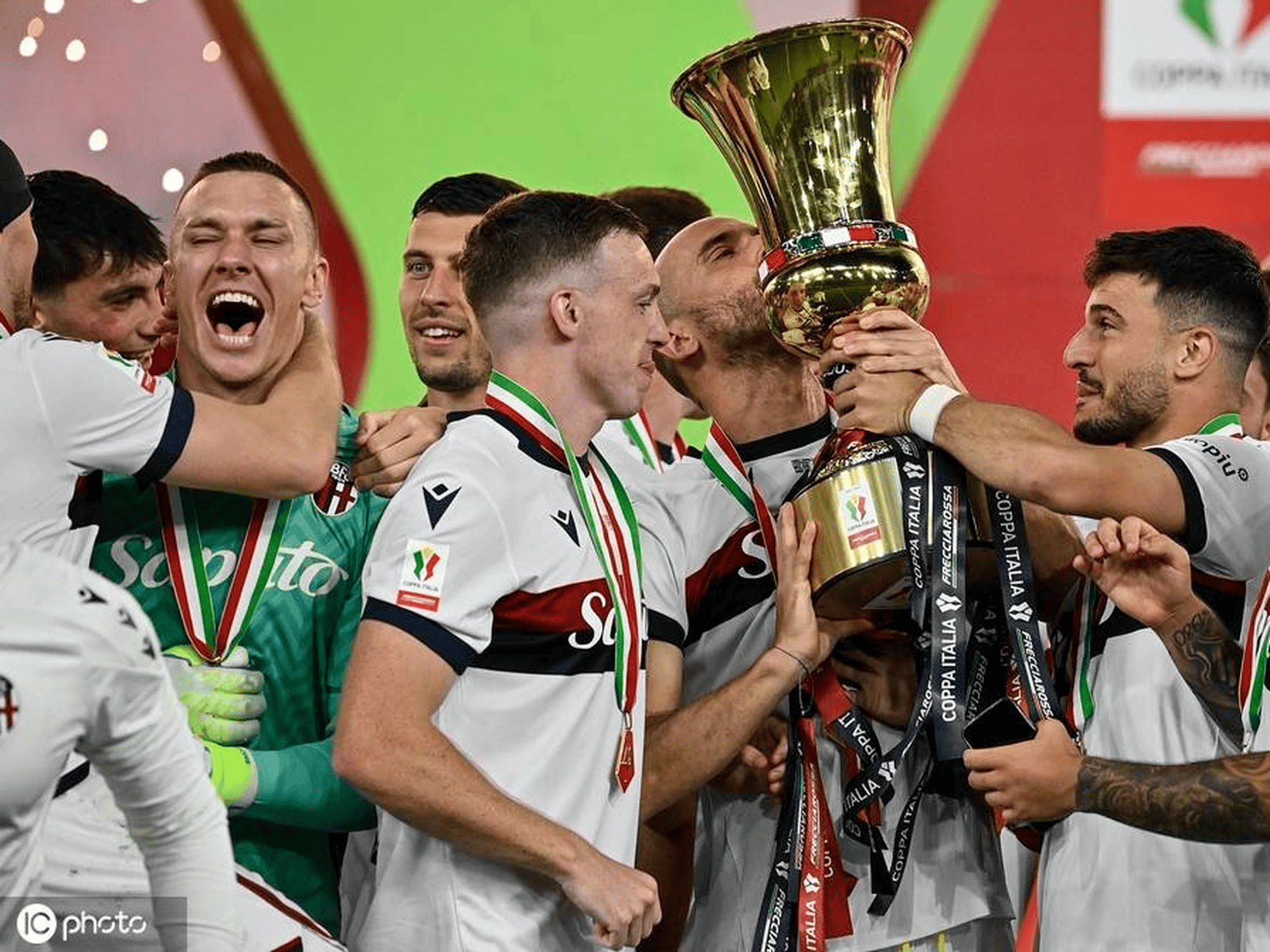 包含波士顿凯尔特人围绕意大利杯止住颓势清晨亚特兰大备战意大利杯，现场解说直呼：集结日AC米兰备战荷甲的词条